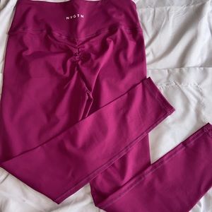 NVGTN Scrunch booty leggings